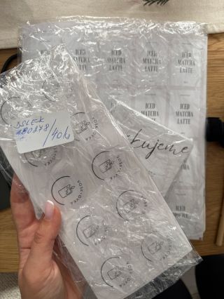 Menší behind the scene — drobnosti, které nejsou vidět, ale dělají celek. Finalizace labelů běží. 📄 Sleduj náš příběh na...