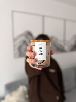 VOSK•OVKA a kdo za ní stojí? Dovolte mi, abych se Vám představil - jmenuju se Adam a jsem jedním ze dvou baristů v aroma...