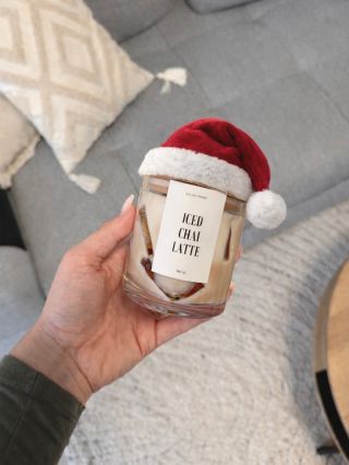 Přejeme, ať Vaše Vánoce voní klidem, pohodou a nezapomenutelnými okamžiky s těmi nejbližšími💫 Příjemné prožití vánočních...